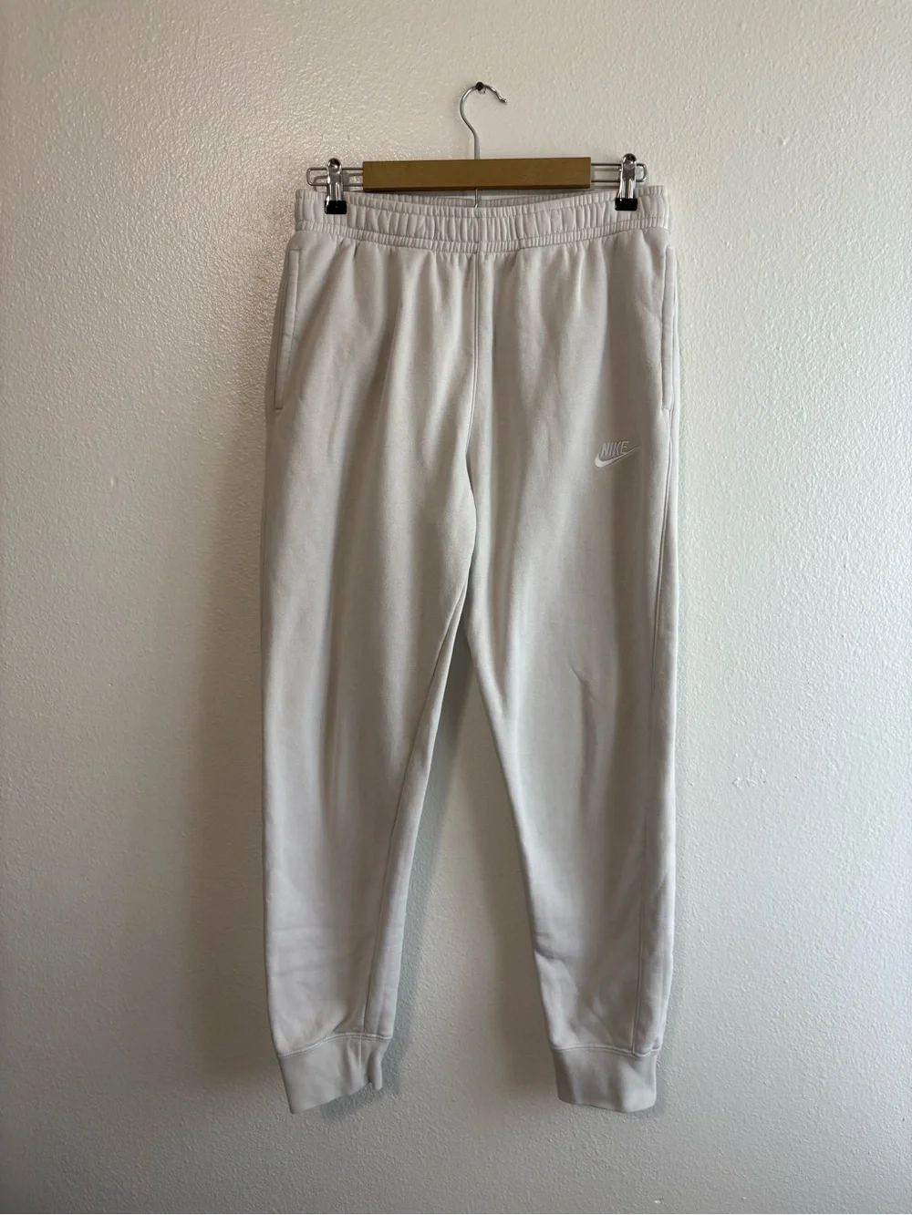Nike Men’s Medium Ivory Sportswear Club Fleece Sweatpant Joggers Loungewear